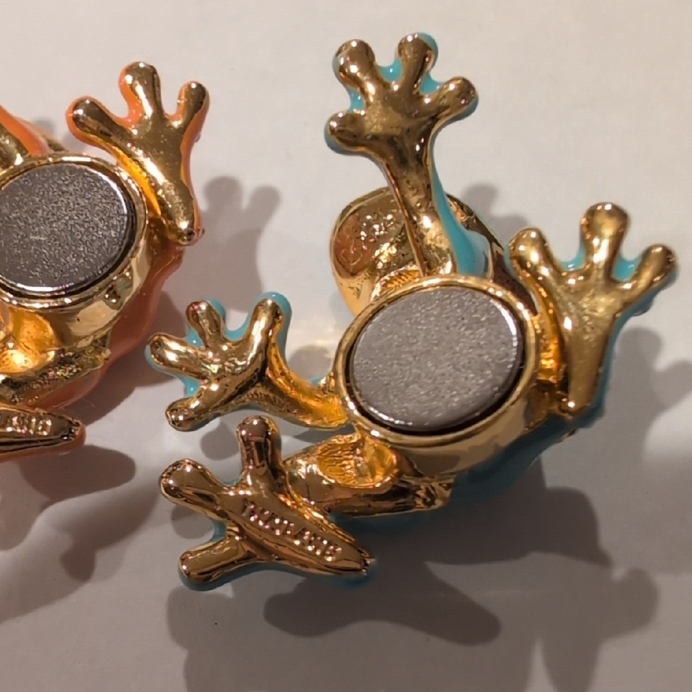 Joan Rivers Magnetic Frog Brooch - Picture 7 of 12